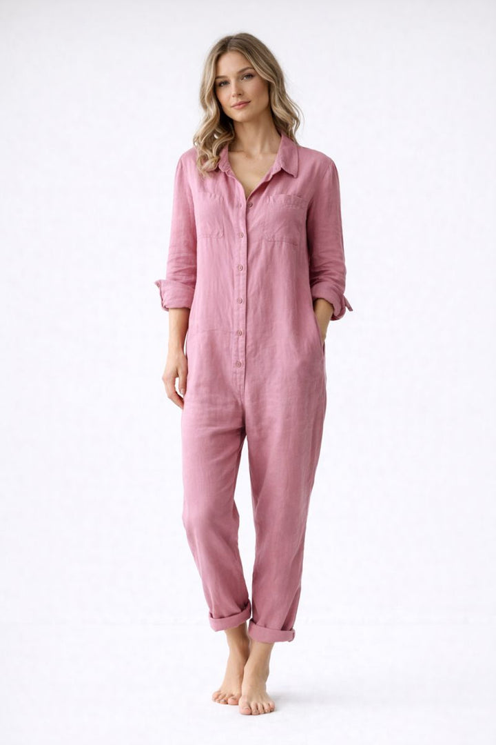 Comfortabele dames jumpsuit met elegante reverskraag en lange mouwen. Losvallend model met knoopsluiting voor stijl.
