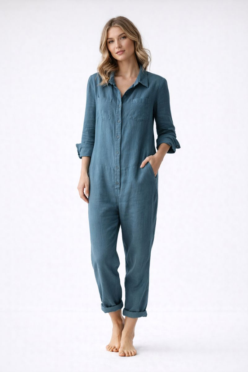 Casual-chique dames jumpsuit met knoopsluiting. Losvallend voor comfort en stijlvol met zakken en lange mouwen.
