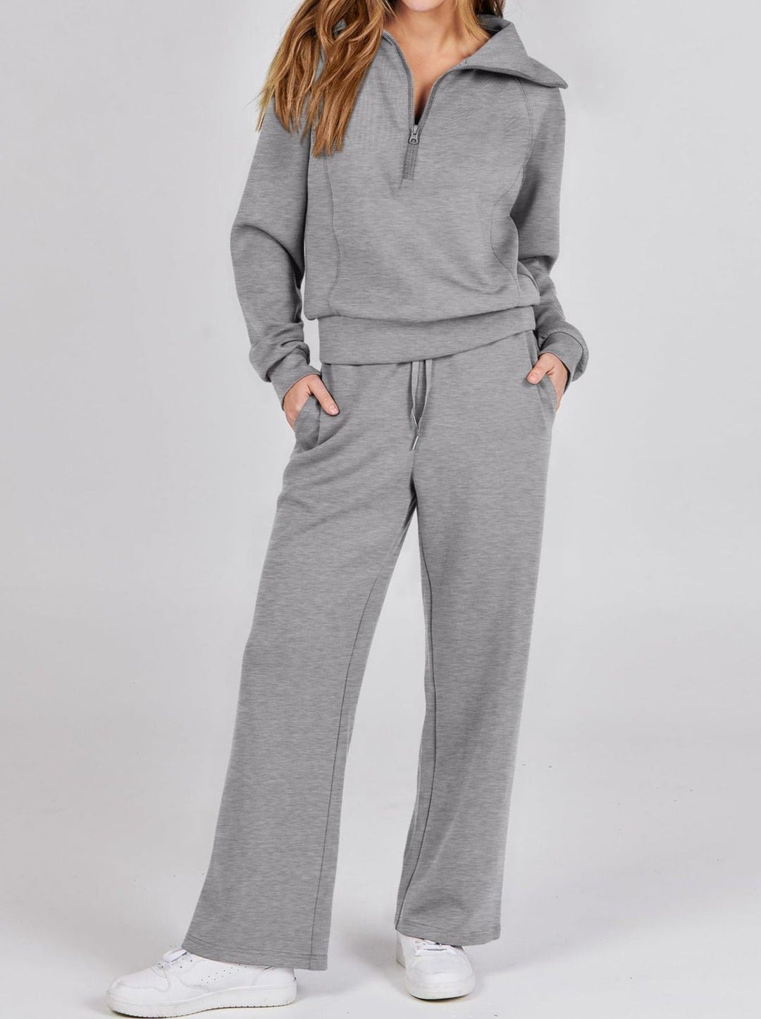 Dames lounge set met ritssluiting. Comfortabele tweedelige vrijetijdskleding, ideaal als thuisoutfit.