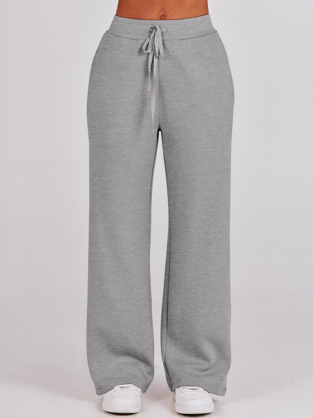 Moderne dames lounge set met praktische ritssluiting. Comfortabele tweedelige thuisoutfit voor vrouwen.