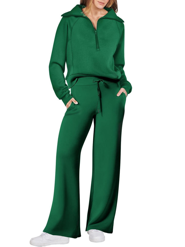 Dames vrijetijd set, zeer comfortabel en met ritssluiting. Perfect als moderne thuisoutfit voor vrouwen.