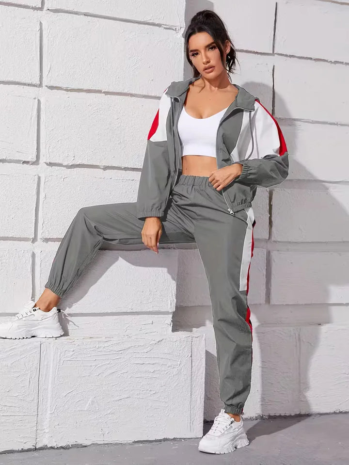 Modieuze dames loungeset met capuchon voor ultiem comfort en een casual-sportieve uitstraling.