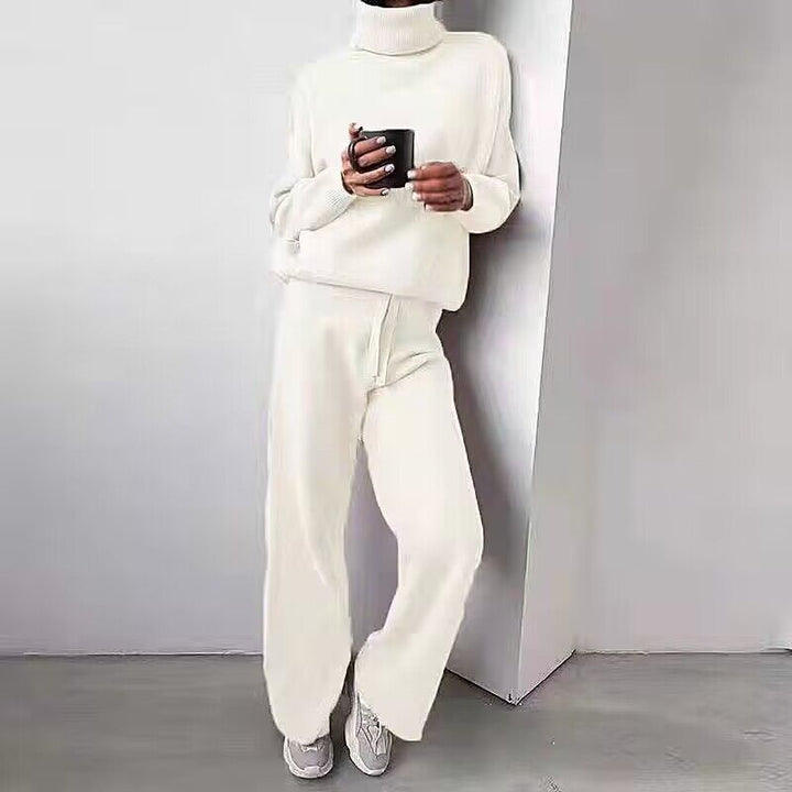 Comfortabele dames coltrui van de tweedelige loungewear set, perfect voor een relaxte herfst- of winteroutfit.