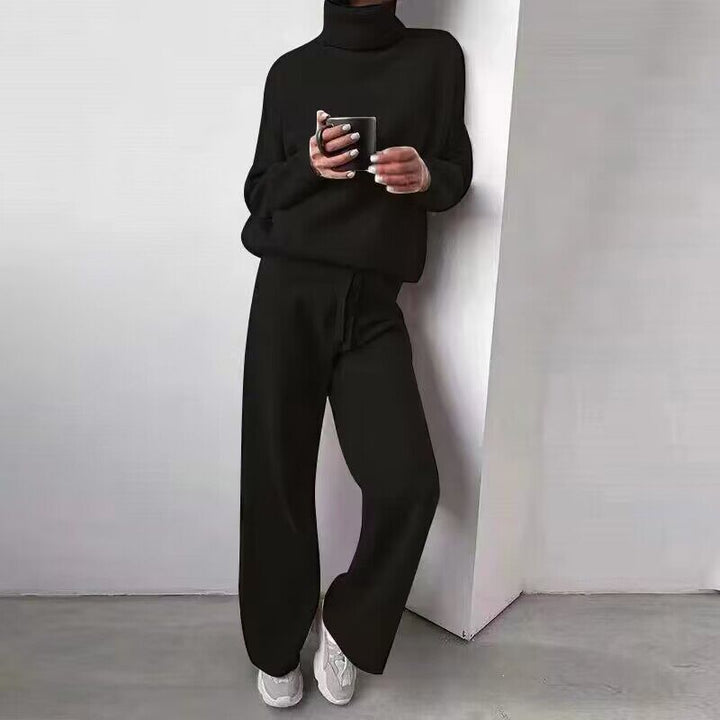 Volledige dames tweedelige set, bestaande uit een stijlvolle coltrui en bijpassende comfortabele joggingbroek.