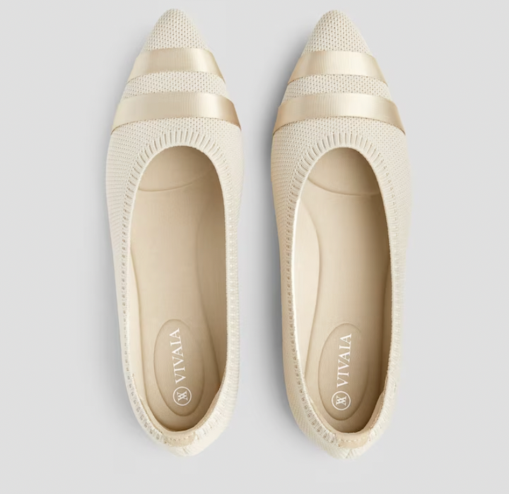 Chique Lunessa ballerina's met subtiel strikje; comfortabele instappers.