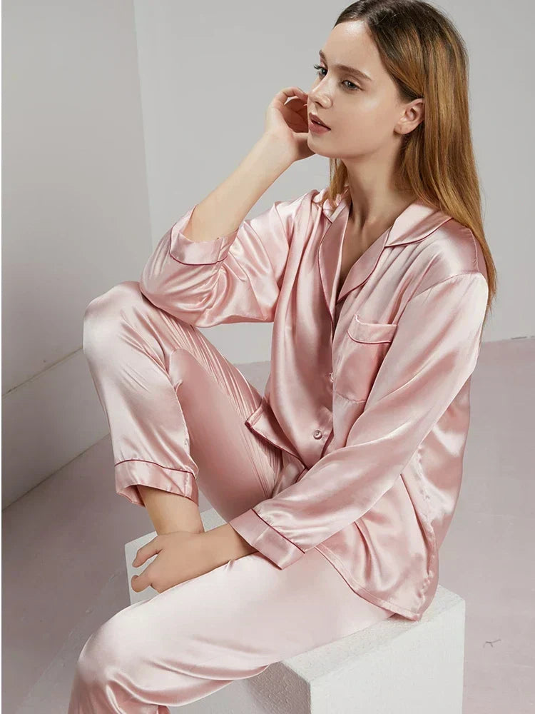 Dames luxe pyjama set voor optimaal comfort; perfecte slaapkleding voor elegante nachten.