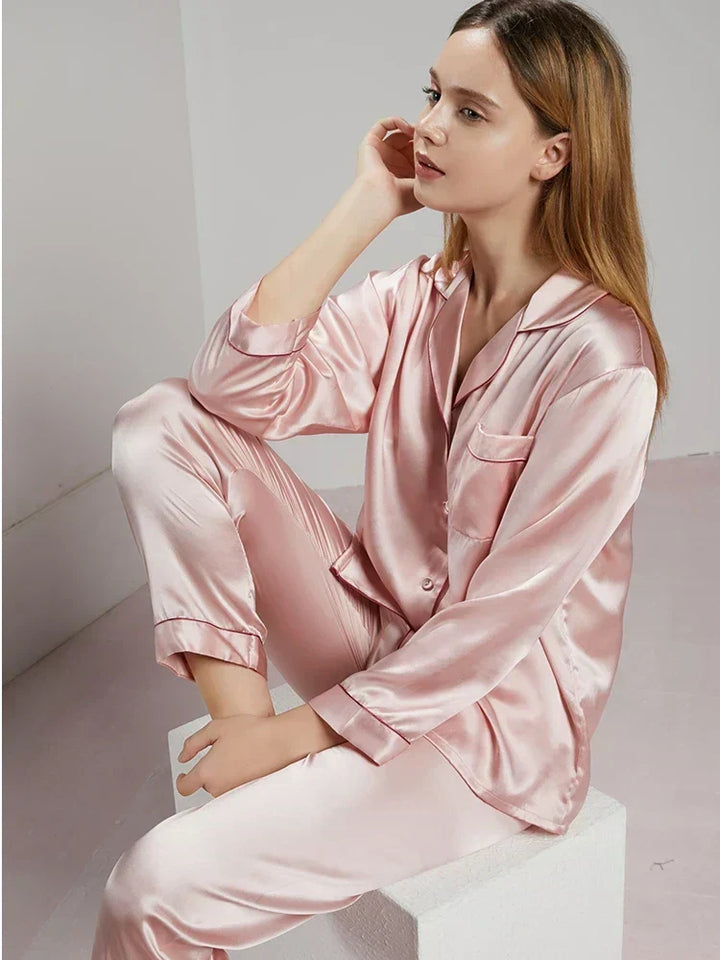 Dames luxe pyjama set voor optimaal comfort; perfecte slaapkleding voor elegante nachten.