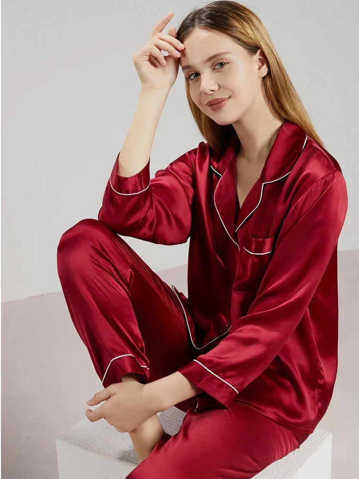 Zachte dames pyjama, de ultieme comfortabele slaapkleding voor een welverdiende rust.