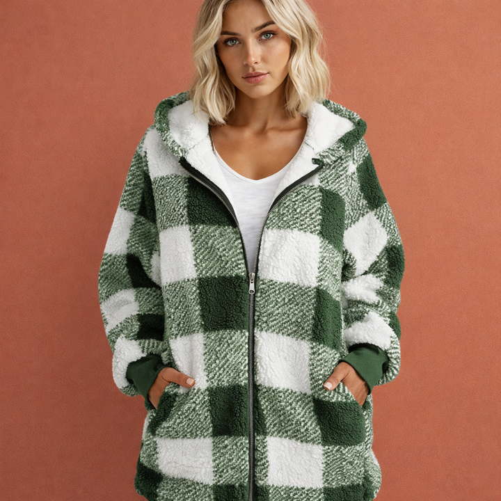 Stijlvolle damesjas met opvallend ruitpatroon en warme capuchon. Perfecte lange winterjas voor vrouwen.