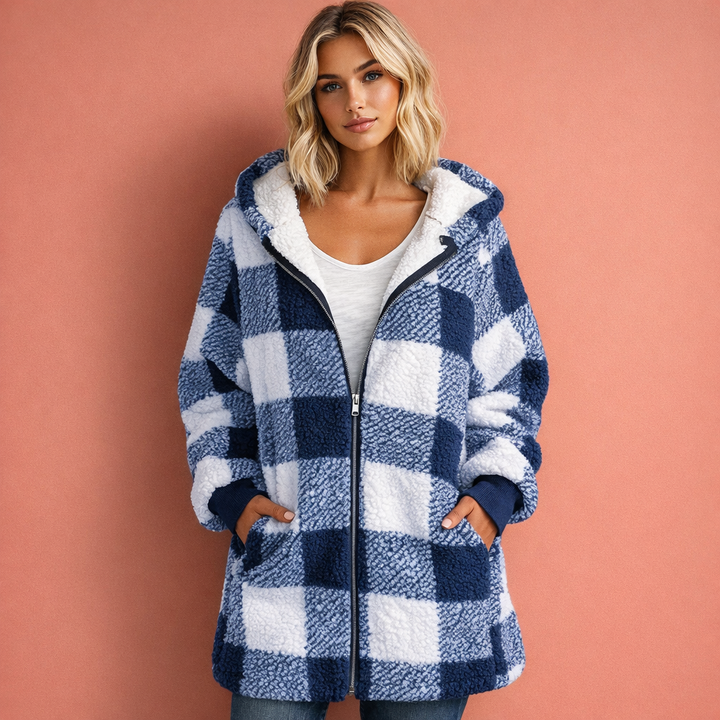 Dames winterjas met capuchon en modern ruitpatroon. Warme, comfortabele mantel voor koude seizoenen.