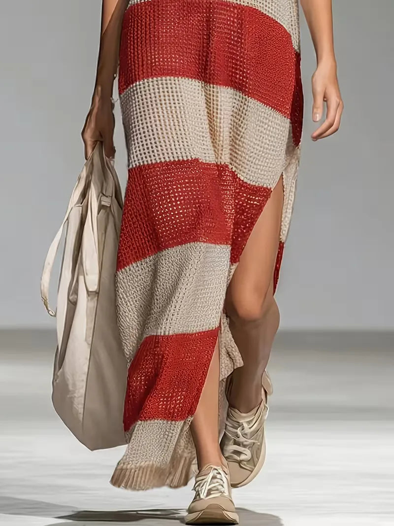 Zomerse dames cover-up, gestreept, met V-hals. Comfortabele en casual strandkleding.