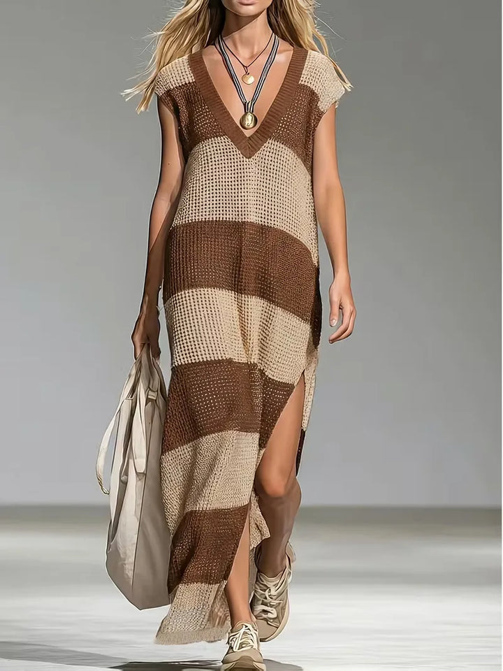 Comfortabele dames V-hals cover-up. Gestreepte maxi lengte, perfect voor over zwemkleding.