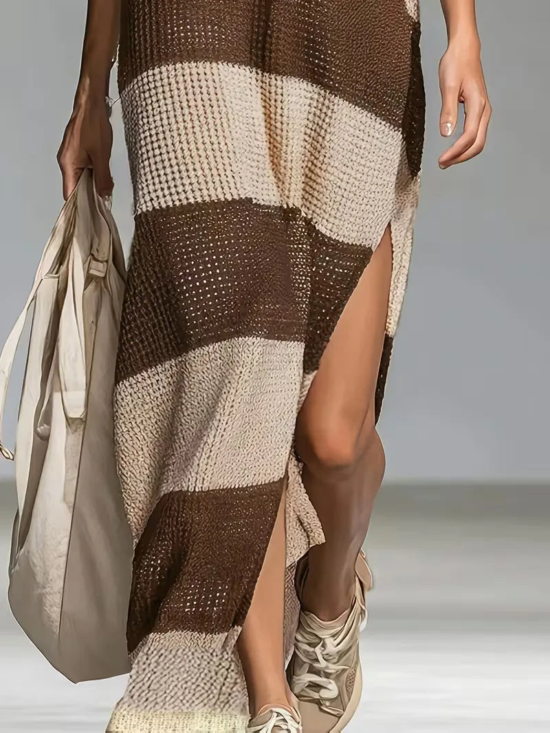 Casual gestreepte dames cover-up, oversized en met V-hals. Ideaal voor strand of zwembad.