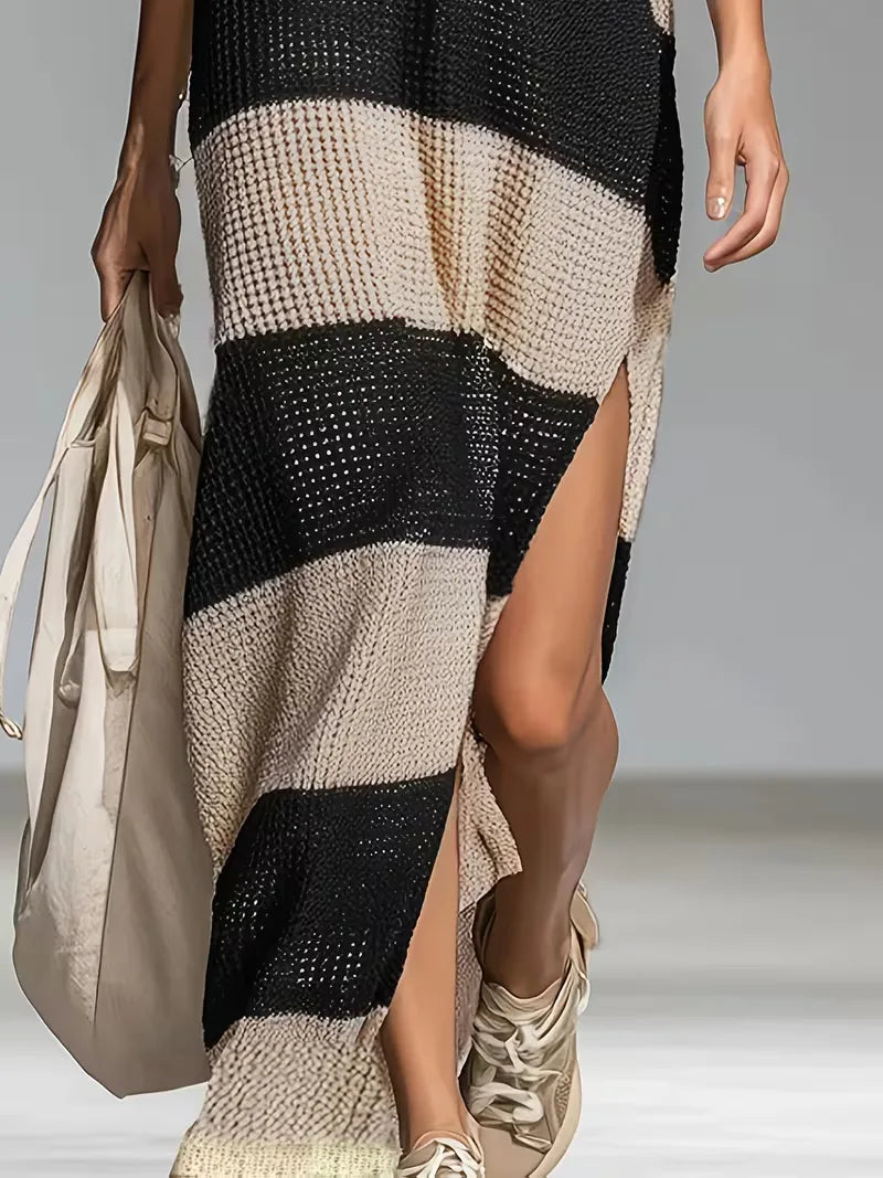 Comfortabele en casual dames cover-up met V-hals. Gestreepte, oversized maxi lengte.