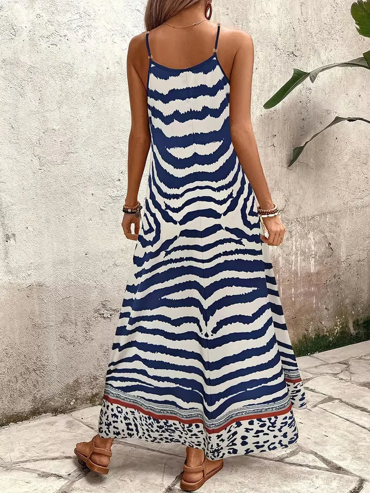 Trendy bohemian maxi jurk met speelse leopard print, ideaal voor de zomer.