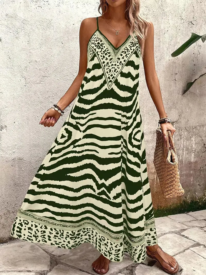Damesjurk met spaghettibandjes en unieke leopard print, ideaal voor warme dagen.