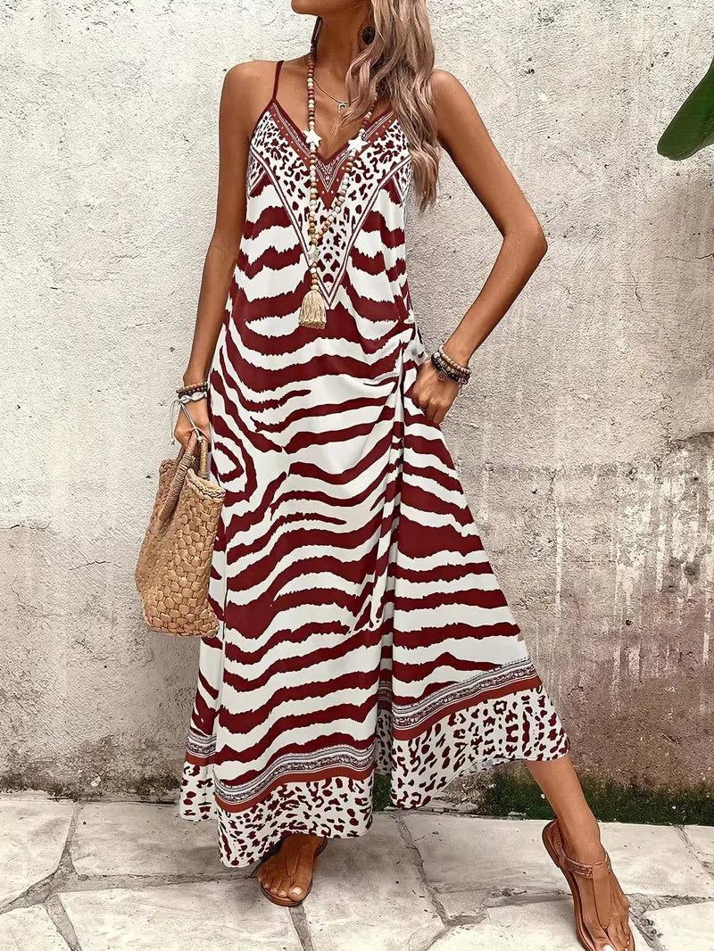 Modieuze bohemian maxi jurk met spaghettibandjes en v-hals, ideaal voor strand.