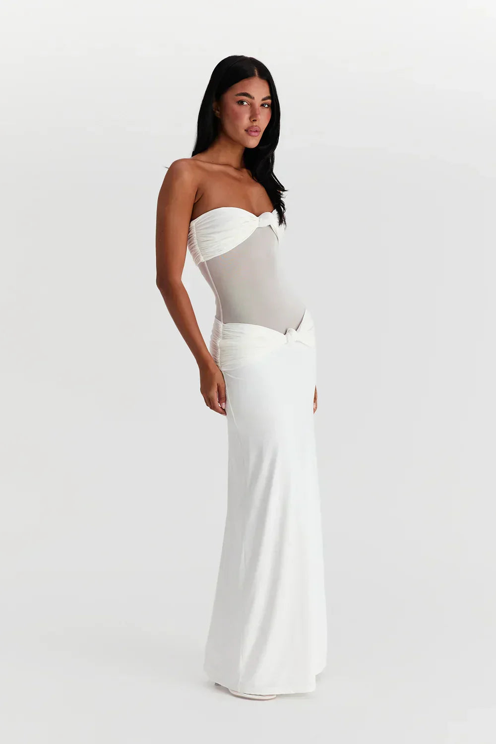 Chique strapless dames maxi jurk met verfijnde plooien, ideaal als avondjurk of zomerjurk.