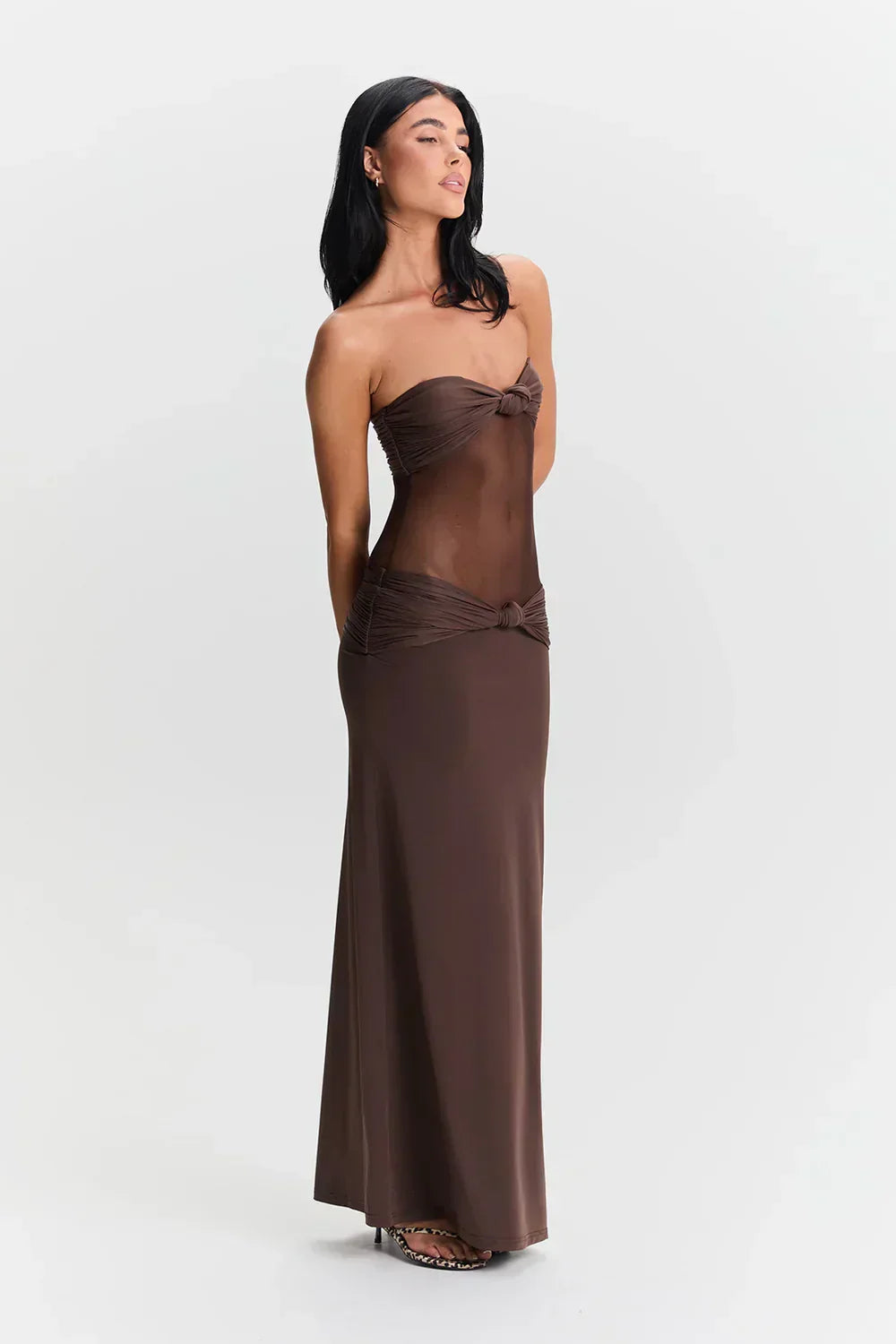 Glamoureuze avond- of feestjurk: dames maxi jurk met plooien, strapless of met bandjes voor een chique look.