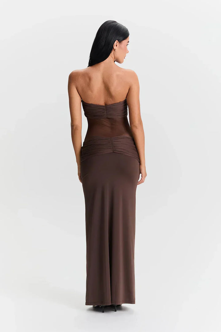 Comfortabele en chique dames maxi jurk met vloeiende plooien, draagbaar strapless of met bandjes voor stijl.
