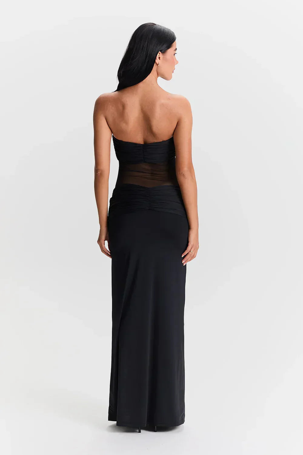 Stijlvolle cocktail- of avondjurk: dames maxi jurk met plooien, te dragen strapless of met dunne bandjes.