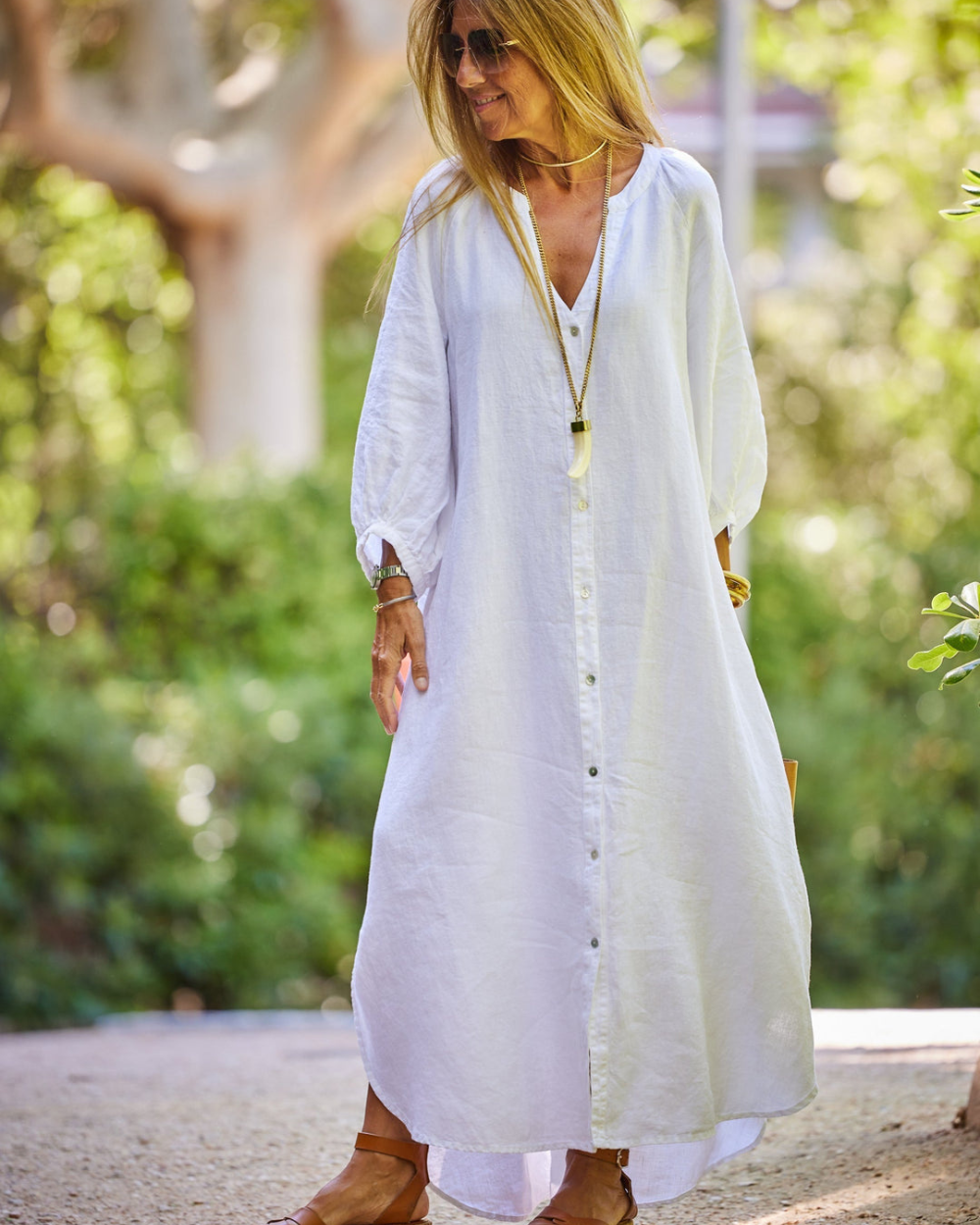Elegante dames maxi jurk met lange mouwen, ideaal voor zomerse avonden. Veelzijdig en ontspannen zomerkleding.