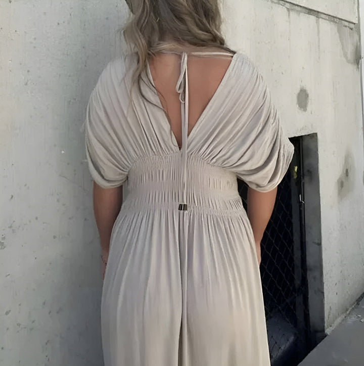 Stijlvolle maxi zomerjurk voor dames met een diepe V-hals en modieuze split.