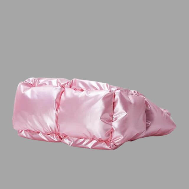 Stijlvolle metallic dames schoudertas, puffer design, voor een moderne uitstraling.