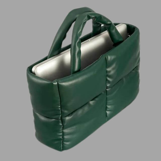 Trendy metallic puffer schoudertas, perfect voor dames die mode & functionaliteit zoeken.