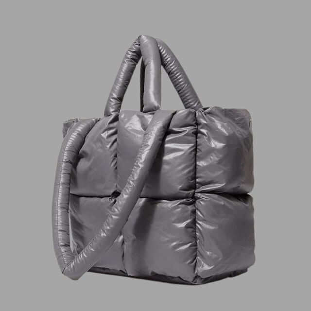 Veelzijdige metallic schoudertas, puffer stijl, voor een trendy dames look.