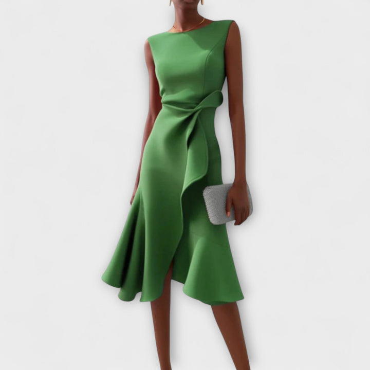 Dameskleding: elegante midi jurk met asymmetrische zoom, drapering, perfect als avondjurk.