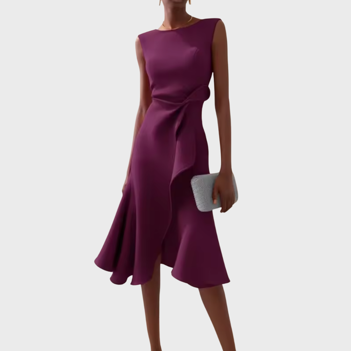 Mouwloze midi jurk voor dames, asymmetrische zoom, gedrapeerd detail, stijlvol en modern.