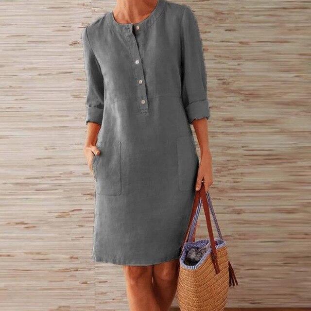 Luchtige oranje midi-jurk voor dames. Ideale strandjurk of casual zomerjurk. Comfortabele damesmode.