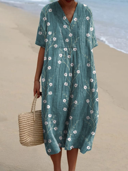 Prachtige bloemenprint op deze dames midi jurk met V-hals en korte mouwen. Een comfortabele casual jurk.
