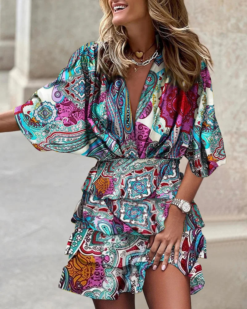 Trendy dames mini zomerjurk met flatterende print; een must-have voor elke zomerse gelegenheid.