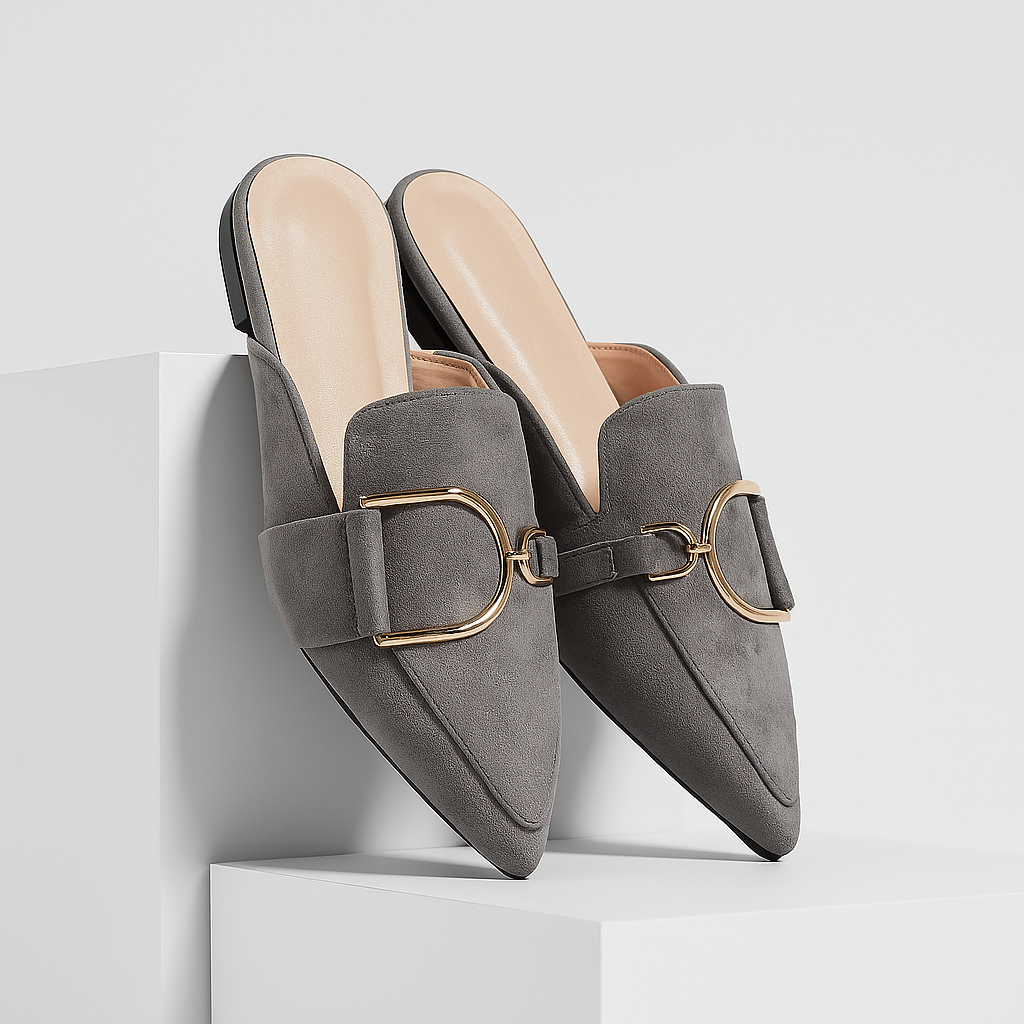 Dames muiltjes met spitse neus en chique D-ring gesp, perfect voor elegante gelegenheden en dagelijks comfort.