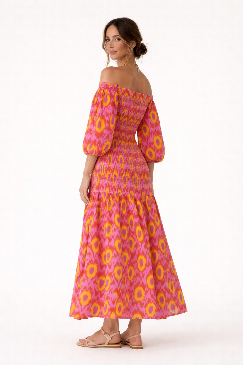 Elegante off-shoulder maxi jurk voor dames met subtiele ruches, ideaal voor vakantie of een feest.