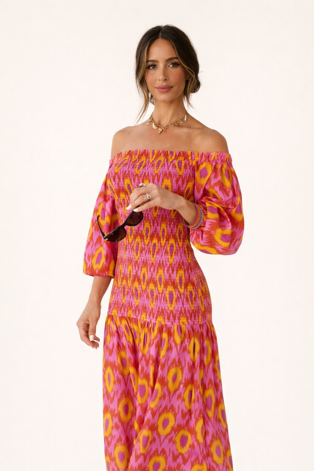 Comfortabele off-shoulder maxi jurk met stretchy lijfje en sierlijke ruches, stijlvol en veelzijdig.