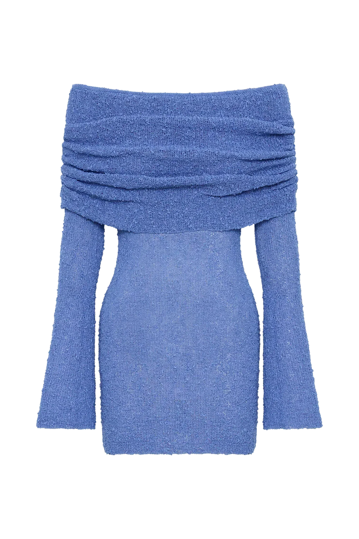 Off-shoulder halslijn gebreide mini jurk. Trendy dames zomerjurk in wit of blauw, elegant en comfortabel.