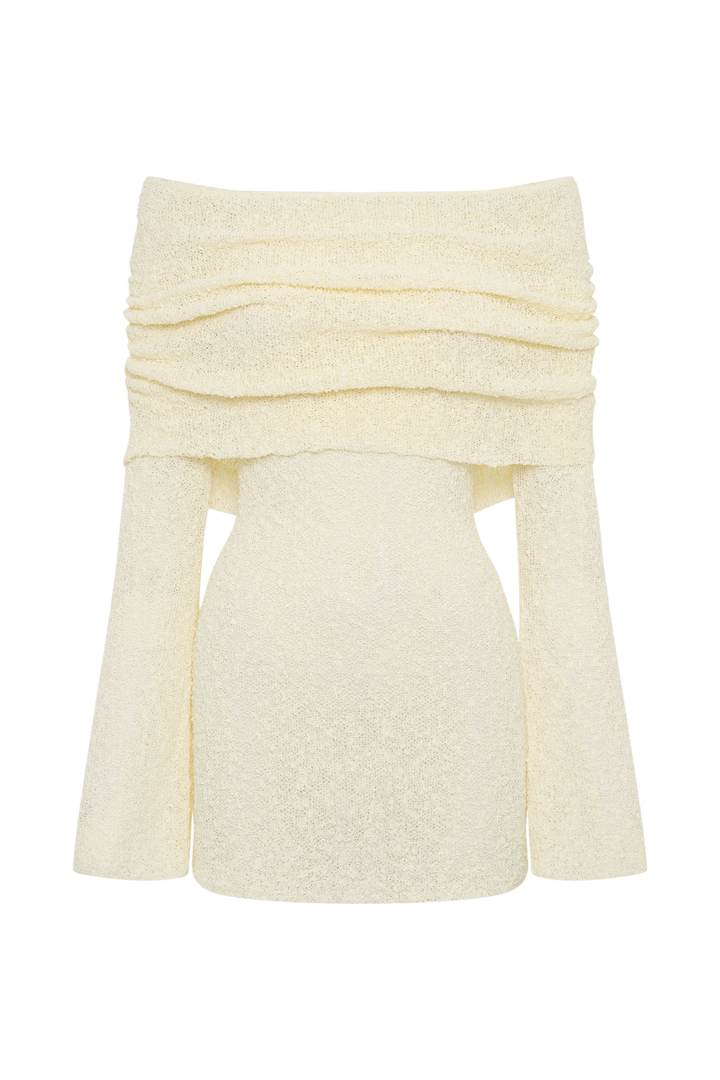 Gebreide dames mini jurk met off-shoulder design. Stijlvol en modern, verkrijgbaar in wit en blauw.
