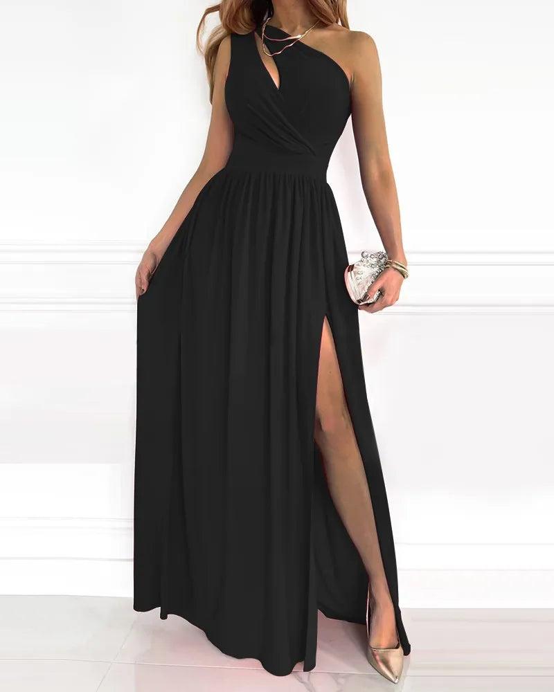 Flatterende One Shoulder Avondjurk. Deze chique maxi jurk voor dames zorgt voor een stijlvolle uitstraling op elk feest.