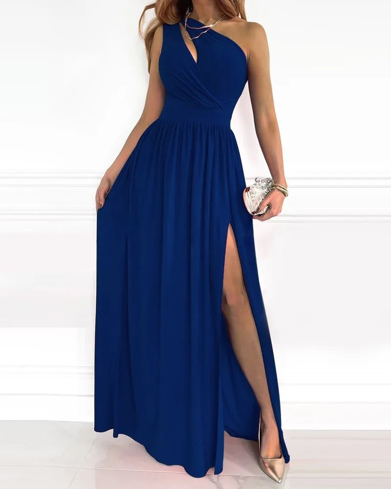 Dames Feestjurk Maxi Lengte. Eén schouder design. Een elegante en stijlvolle keuze voor gala's en avondevenementen.