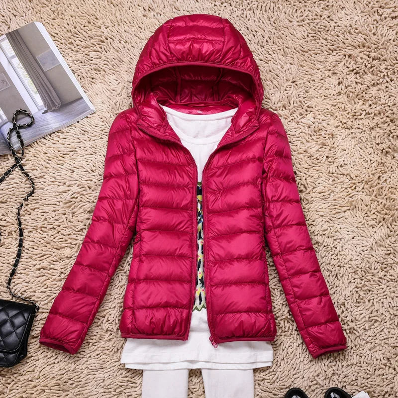 Comfortabel damesjack met capuchon, opvouwbaar & lichtgewicht, ideaal voor reizen.