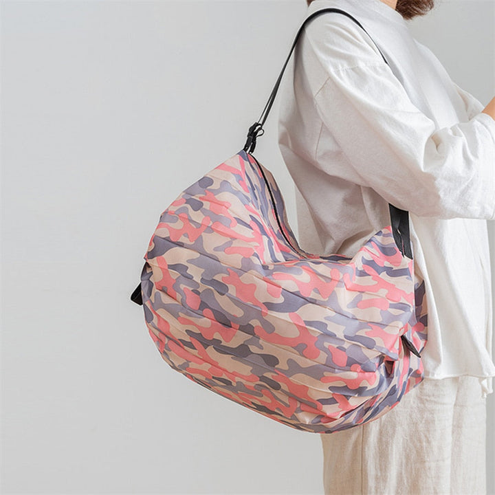 Dames winkeltas met grote capaciteit, gevuld met boodschappen. Duurzame, opvouwbare tote bag voor dagelijks gebruik.