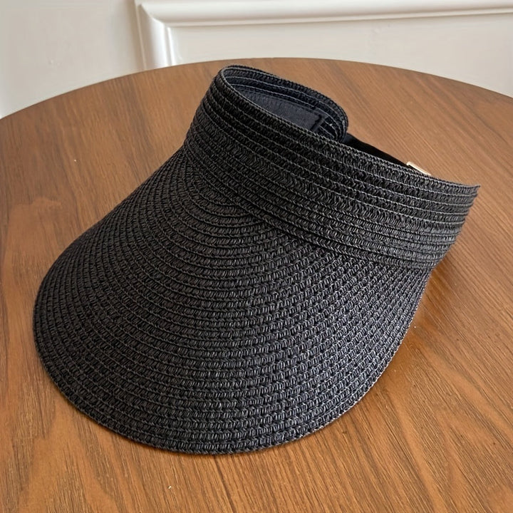 Chique dames zonneklep met brede, flexibele rand, een praktisch en modieus zomeraccessoire voor alle leeftijden.