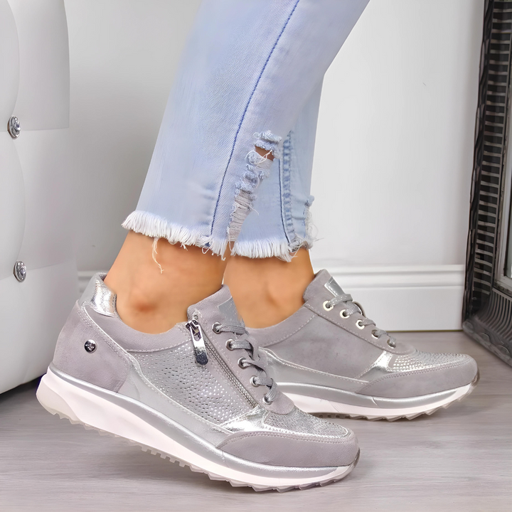 Zwarte orthopedische dames sneakers met ademend bovenwerk, geschikt voor casual en actieve dagen