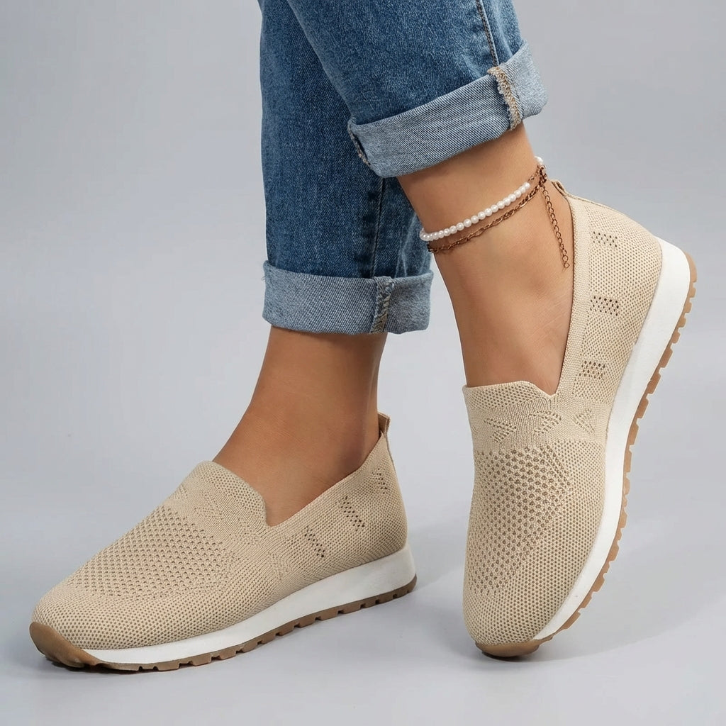 Dames orthopedische instappers, comfort loafers in beige, zijaanzicht, ideaal voor gezonde voeten.