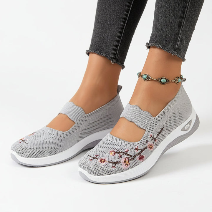 Orthopedische dames slip-on schoenen, mesh voor ventilatie, ideaal voor brede en gevoelige voeten.