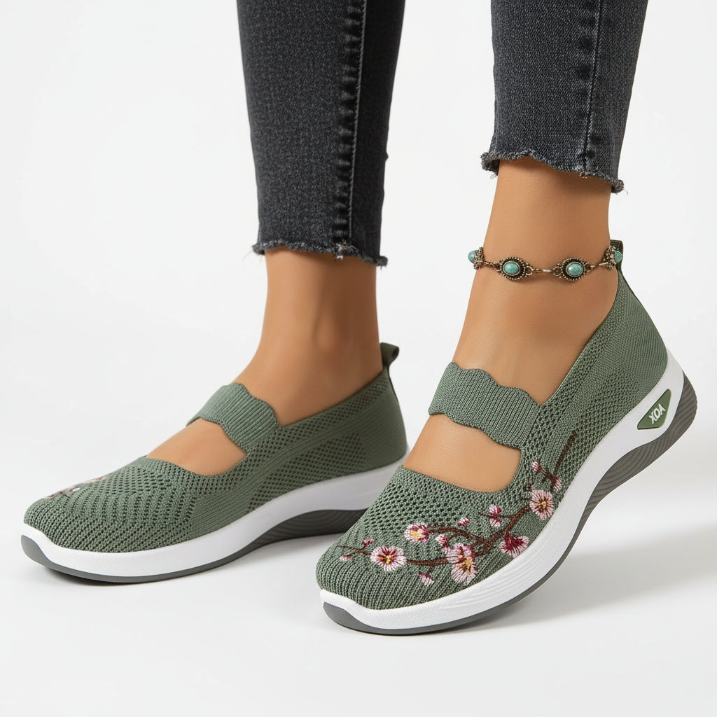 Dames casual schoenen, slip-on, met orthopedisch comfort en speciale voetverlichting.