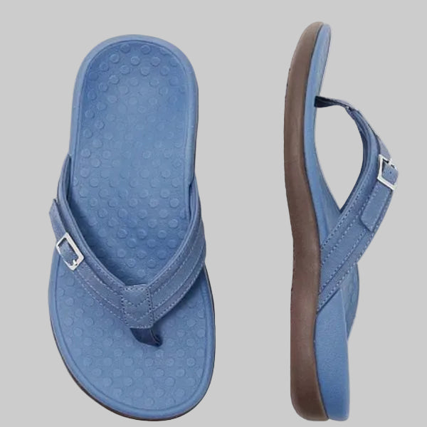 Marineblauwe dames sandalen met orthopedische voetondersteuning; comfortabel en ideaal voor actieve zomerse dagen.